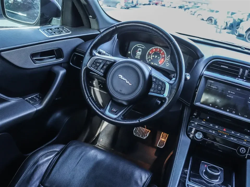 2018 Jaguar F-Pace - Image 13 of 20