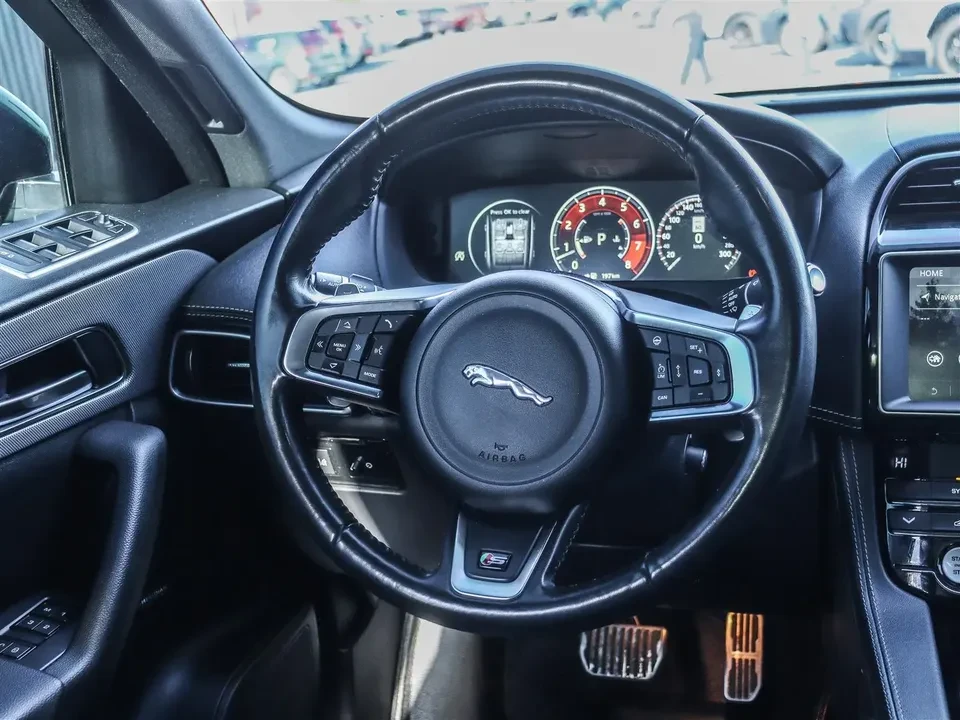 2018 Jaguar F-Pace - Image 11 of 20