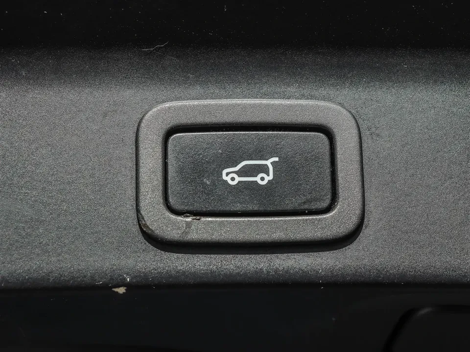 2018 Jaguar F-Pace - Image 19 of 20
