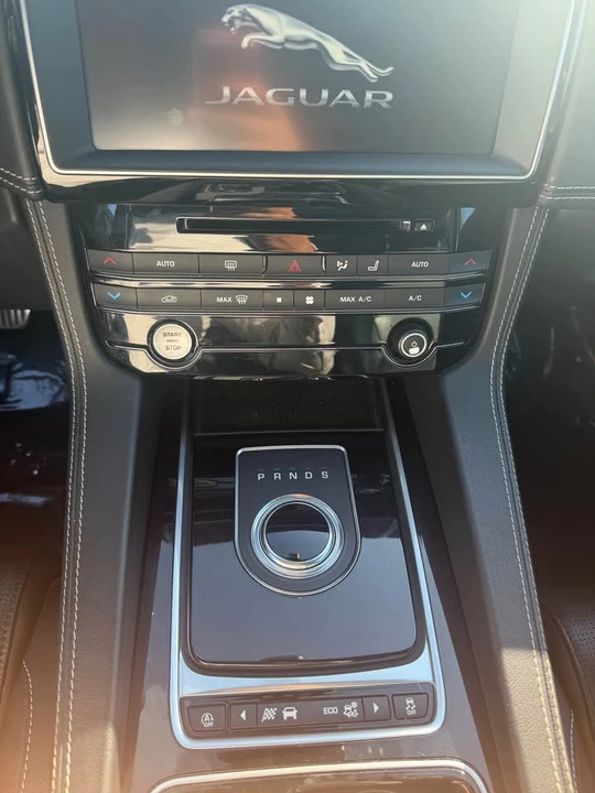 2018 Jaguar F-Pace - Image 4 of 11