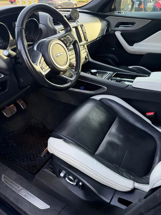 2018 Jaguar F-Pace - Image 18 of 19