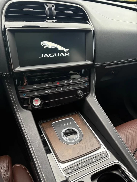 2018 Jaguar F-Pace - Image 10 of 14