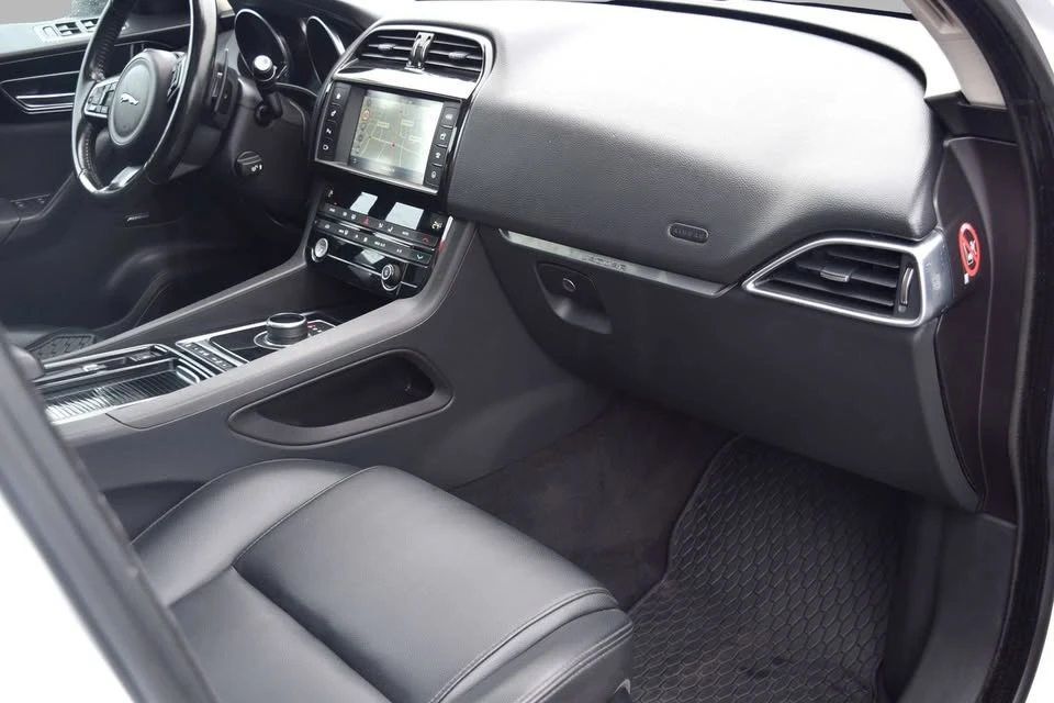2018 Jaguar F-Pace - Image 13 of 19