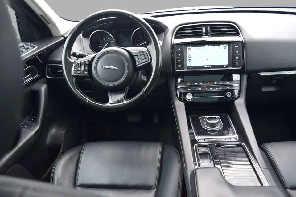 2018 Jaguar F-Pace - Image 9 of 19