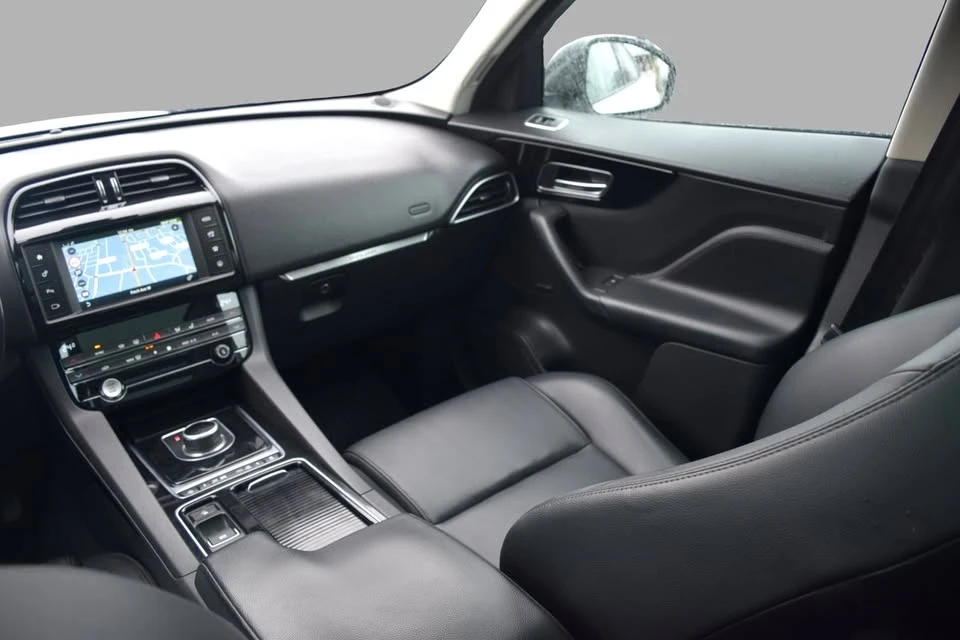 2018 Jaguar F-Pace - Image 11 of 19
