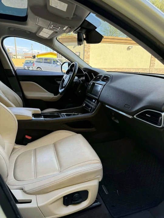 2018 Jaguar F-Pace - Image 9 of 19