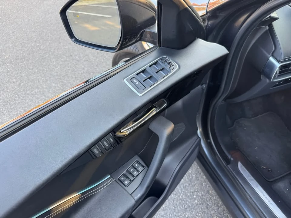 2018 Jaguar F-Pace - Image 11 of 19