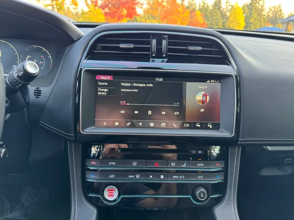 2018 Jaguar F-Pace - Image 15 of 20