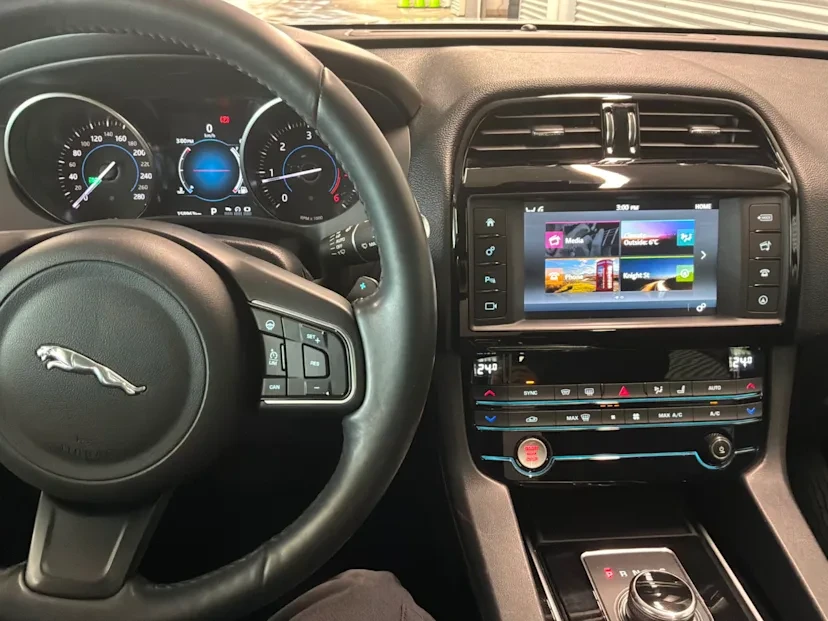 2018 Jaguar F-Pace - Image 15 of 17
