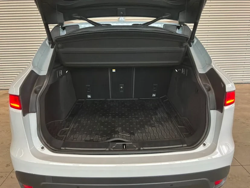 2018 Jaguar F-Pace - Image 9 of 17