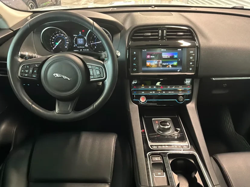 2018 Jaguar F-Pace - Image 17 of 17