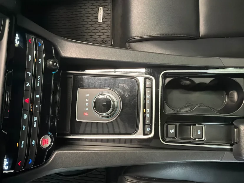 2018 Jaguar F-Pace - Image 16 of 17