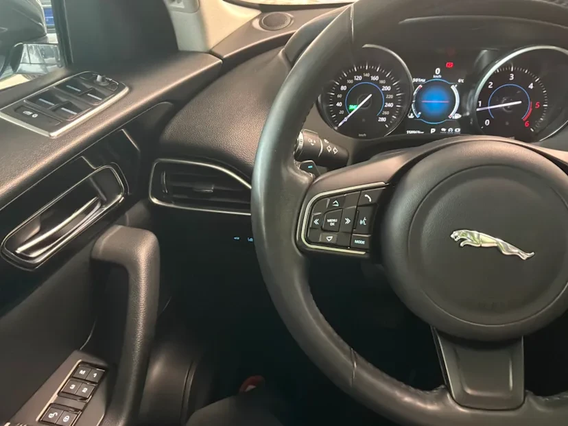 2018 Jaguar F-Pace - Image 13 of 17