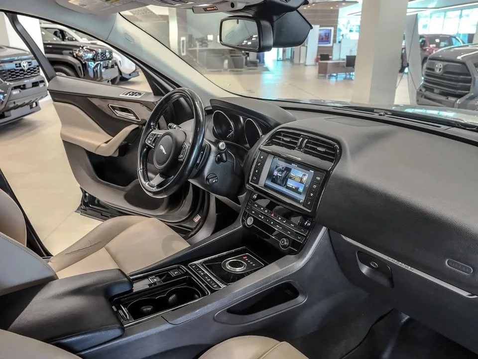 2018 Jaguar F-Pace - Image 18 of 19