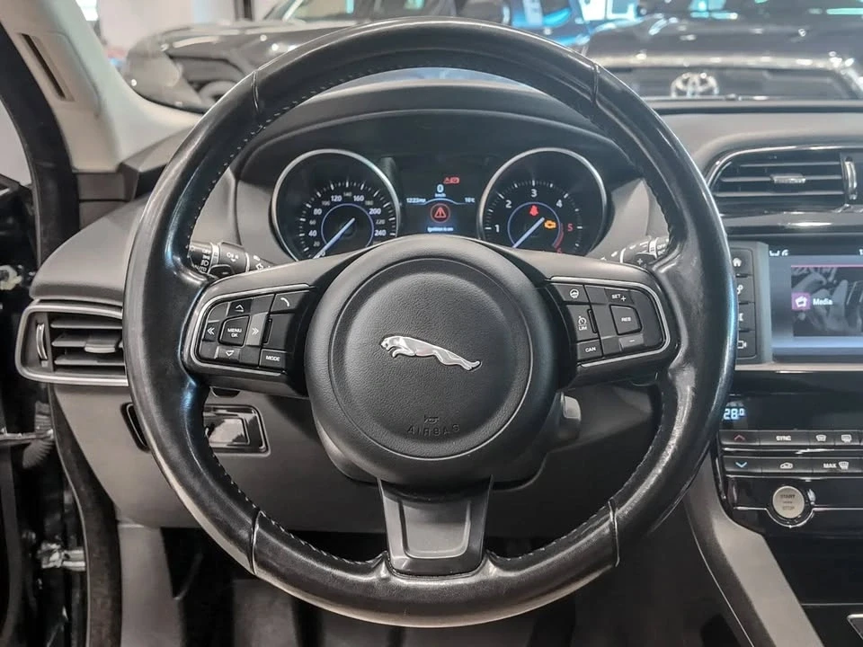 2018 Jaguar F-Pace - Image 11 of 19