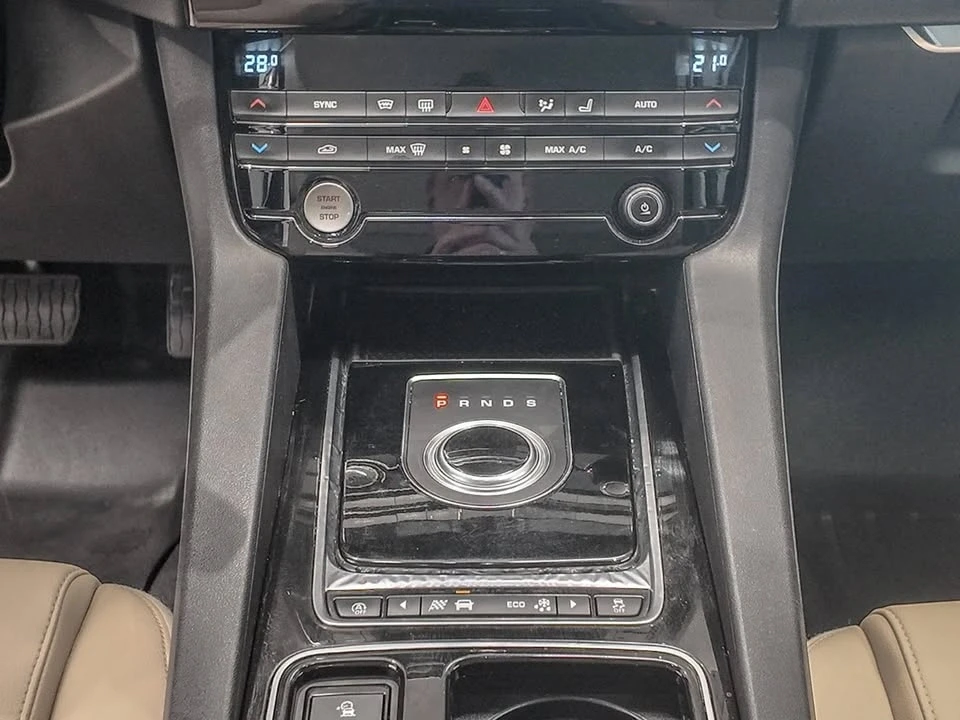 2018 Jaguar F-Pace - Image 14 of 19