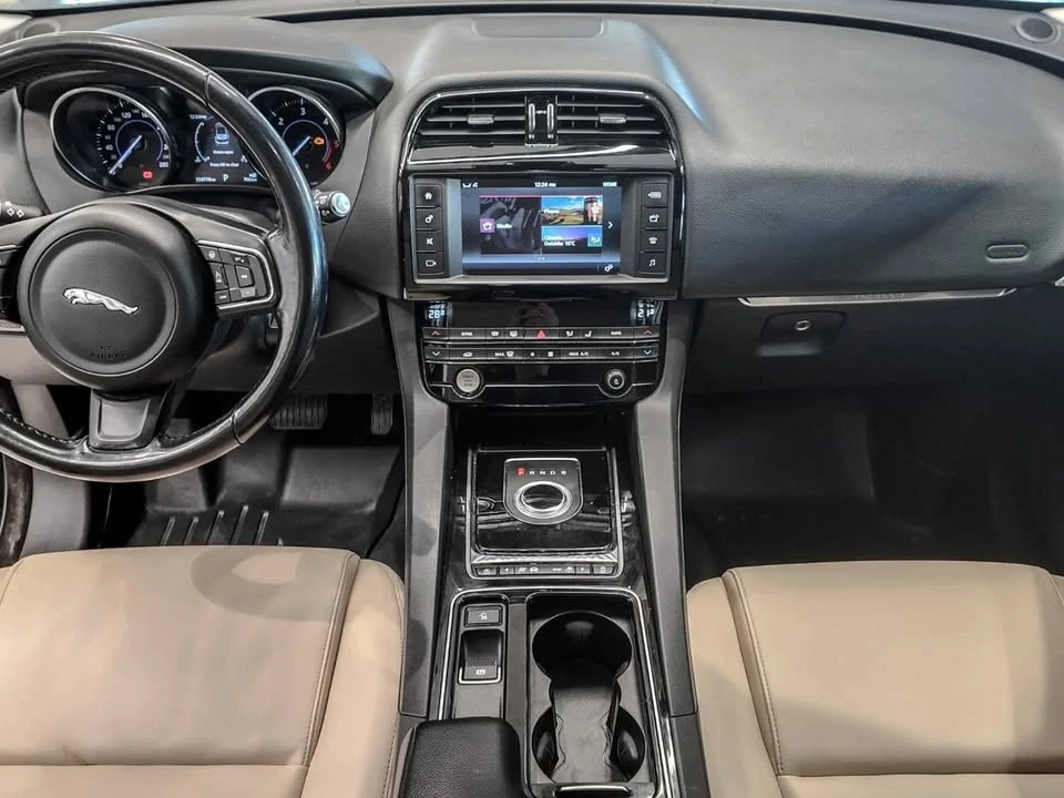 2018 Jaguar F-Pace - Image 15 of 19