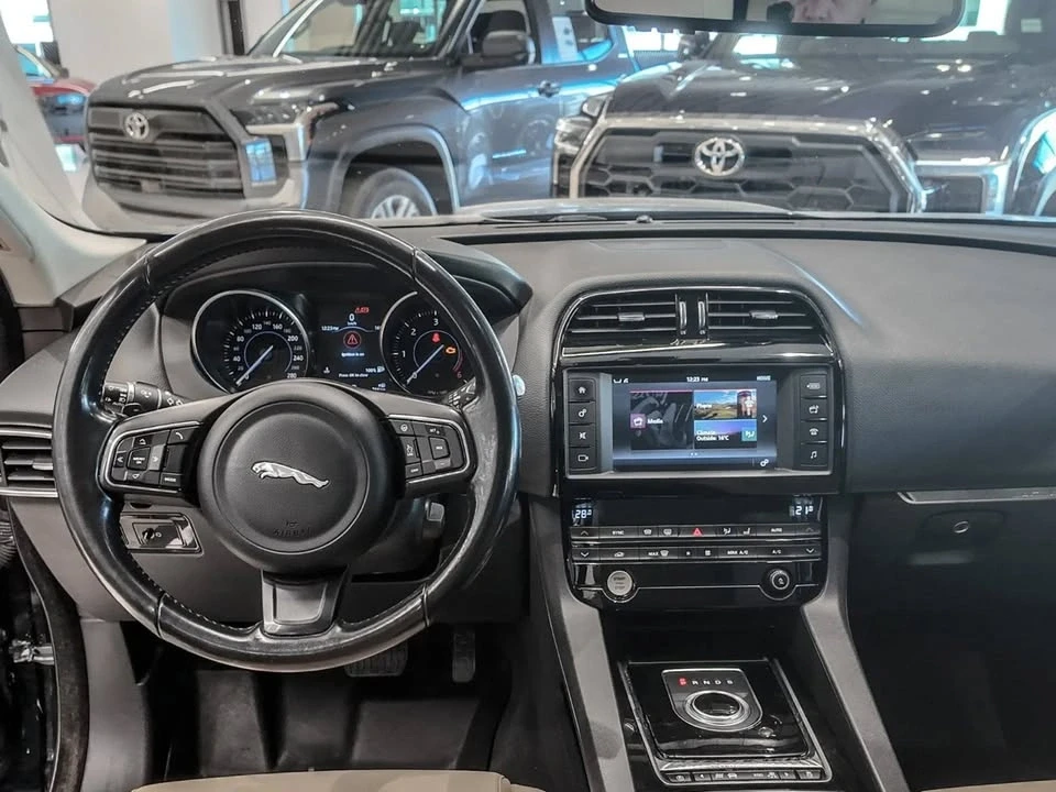 2018 Jaguar F-Pace - Image 12 of 19