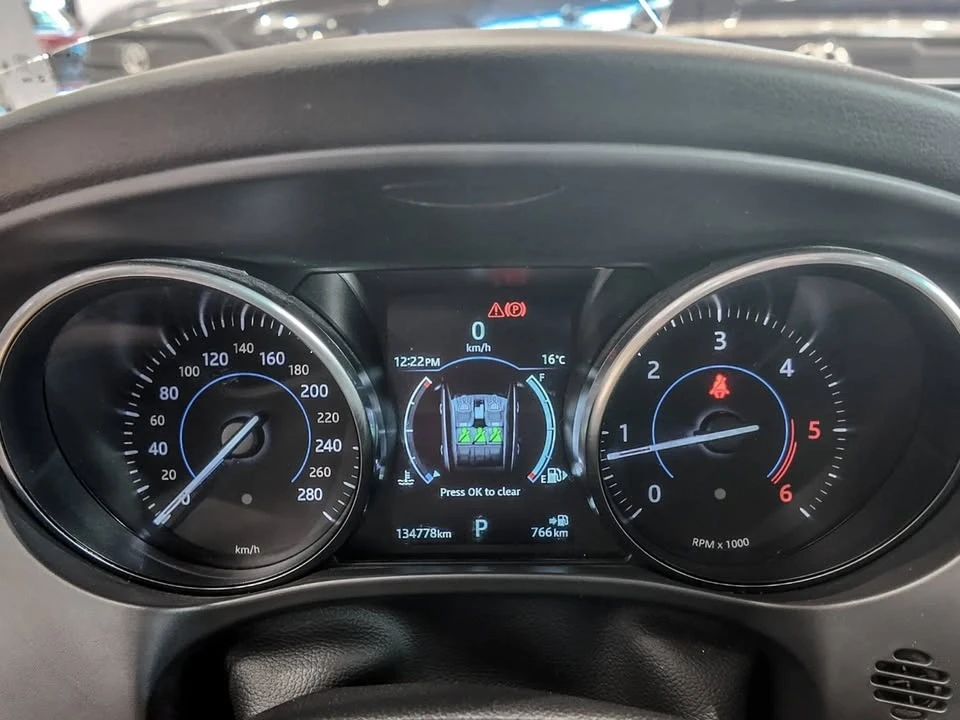 2018 Jaguar F-Pace - Image 9 of 19