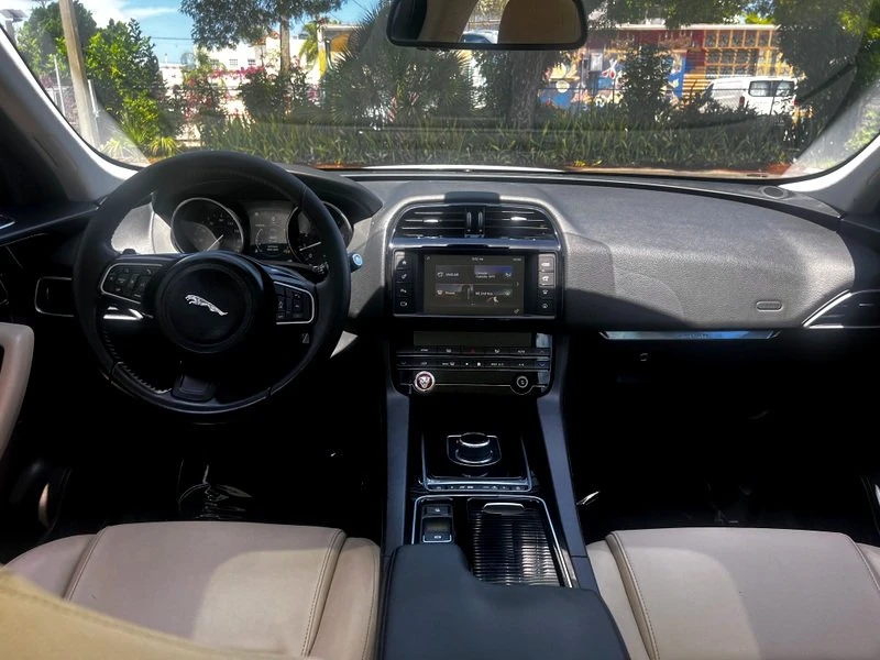 2018 Jaguar F-Pace - Image 13 of 18