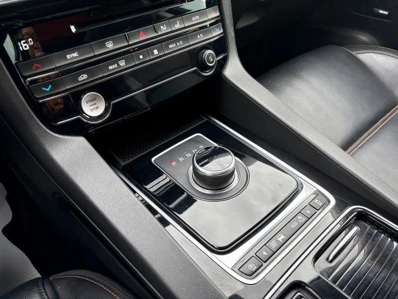 2018 Jaguar F-Pace - Image 15 of 20