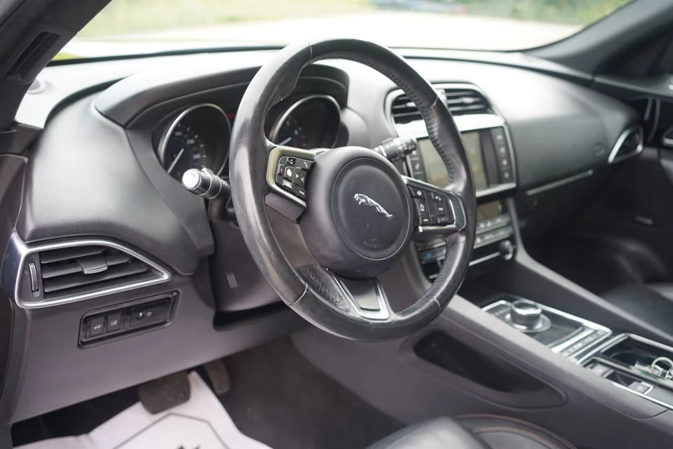 2018 Jaguar F-Pace - Image 12 of 19