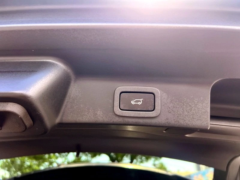 2018 Jaguar F-Pace - Image 17 of 18