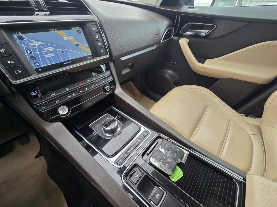 2018 Jaguar F-Pace - Image 16 of 19