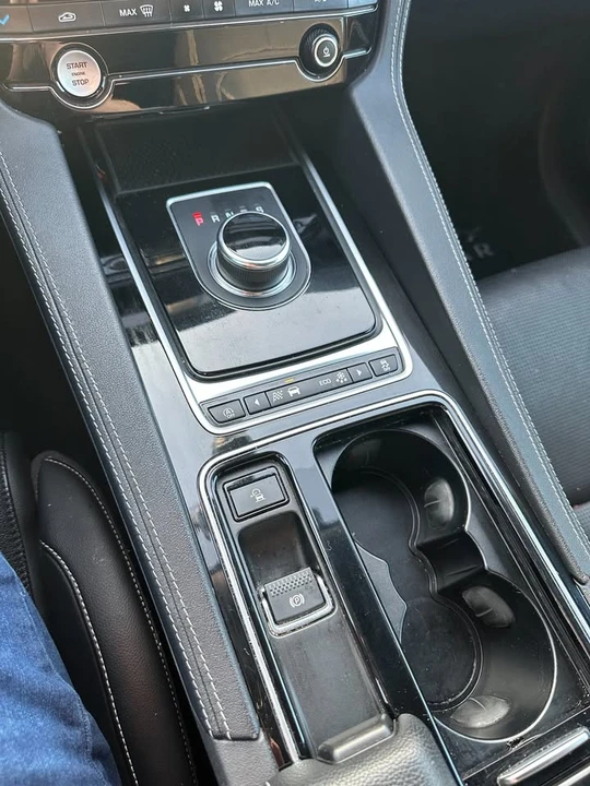 2018 Jaguar F-Pace - Image 14 of 20