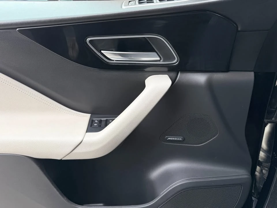 2018 Jaguar F-Pace - Image 17 of 21