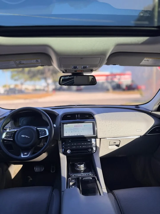 2018 Jaguar F-Pace - Image 12 of 19