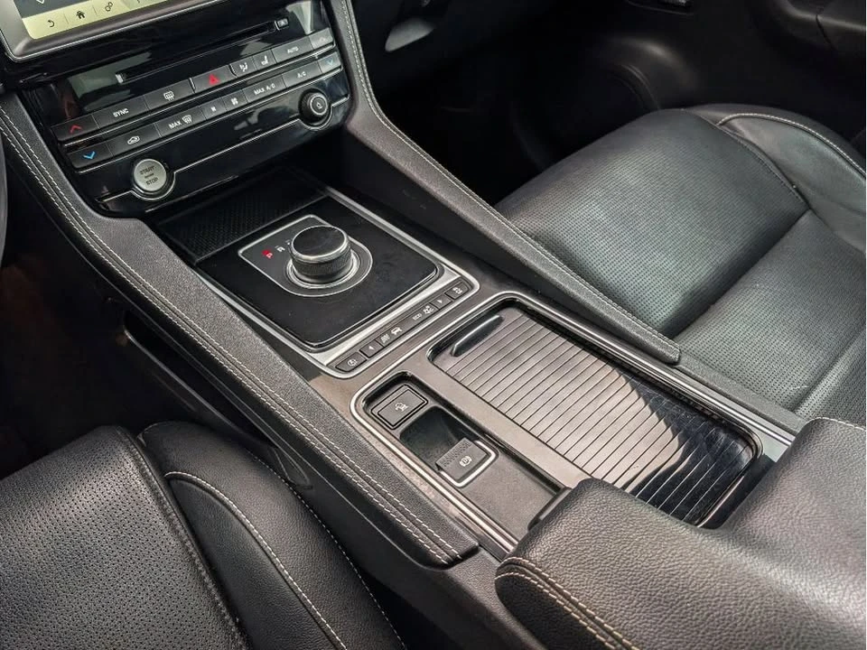 2018 Jaguar F-Pace - Image 19 of 20