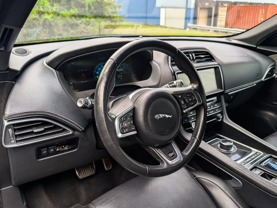 2018 Jaguar F-Pace - Image 18 of 20