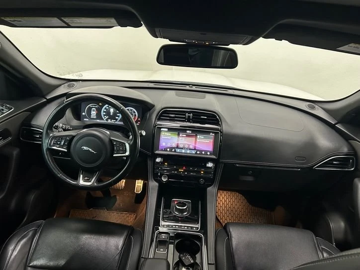 2018 Jaguar F-Pace - Image 9 of 11