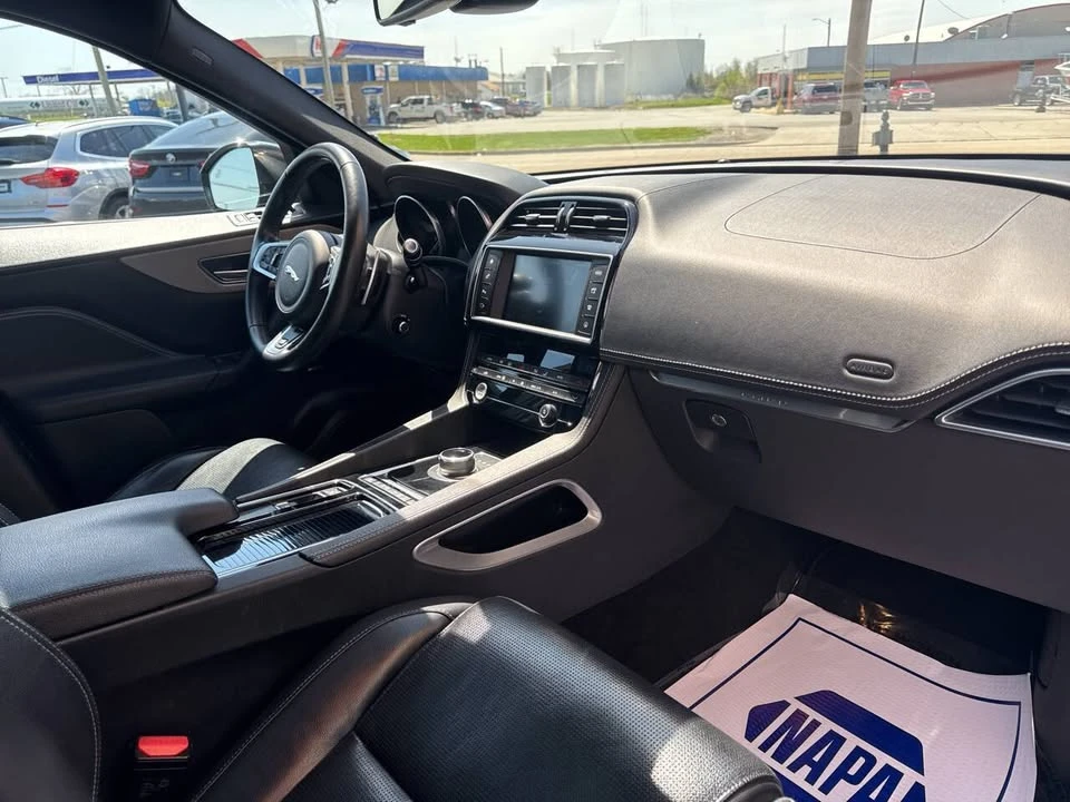 2018 Jaguar F-Pace - Image 19 of 20
