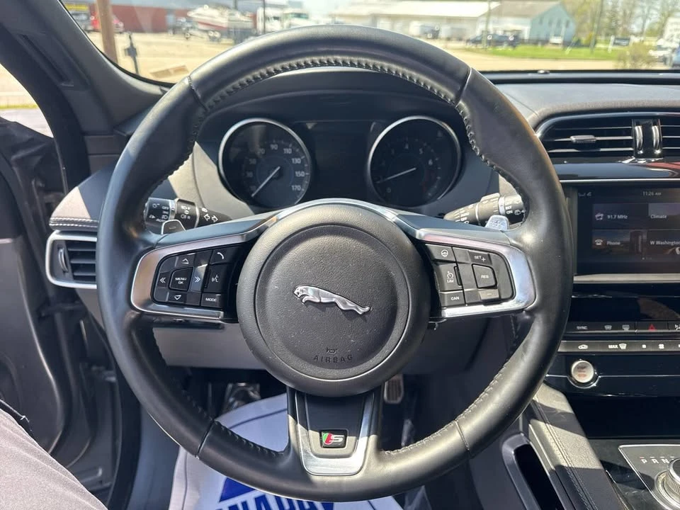 2018 Jaguar F-Pace - Image 9 of 20