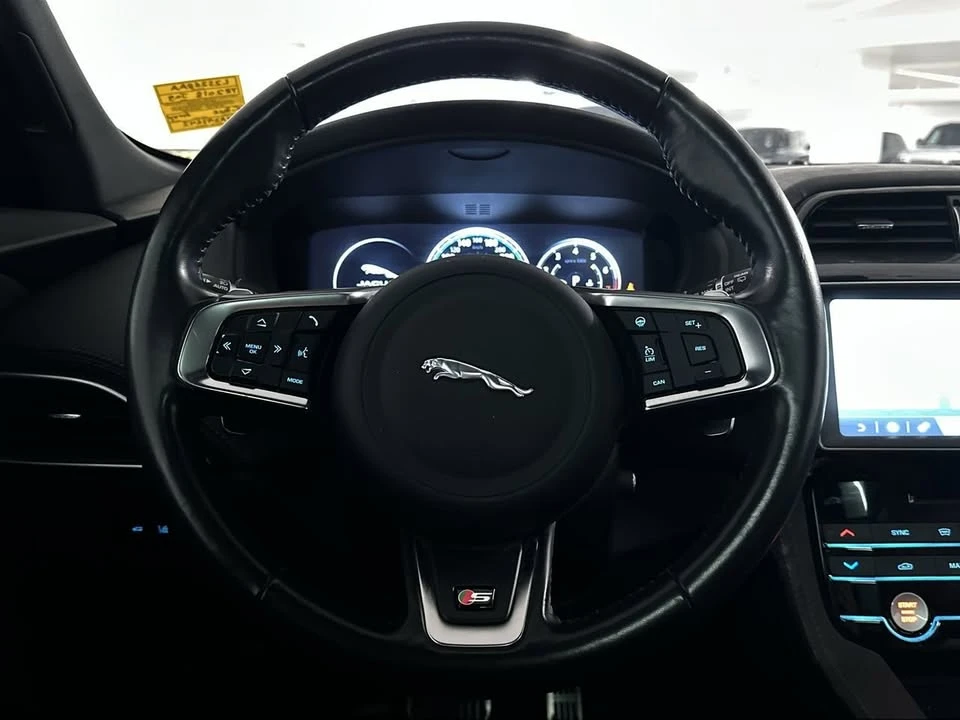 2018 Jaguar F-Pace - Image 13 of 20