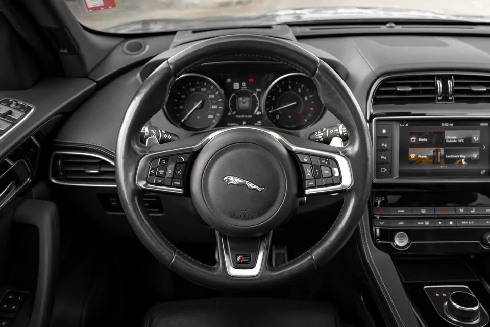 2018 Jaguar F-Pace - Image 13 of 20