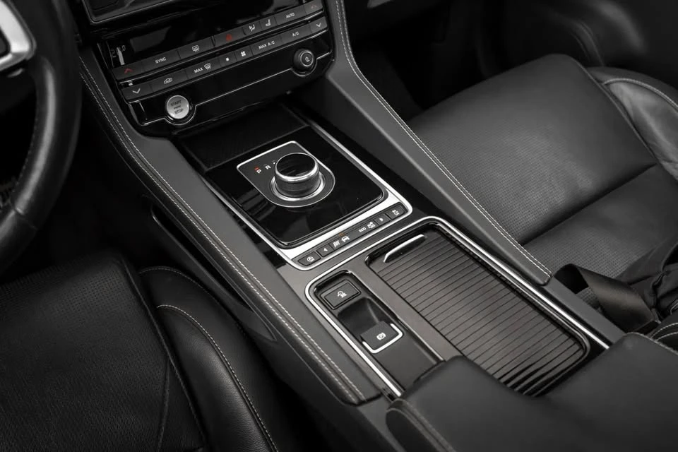 2018 Jaguar F-Pace - Image 17 of 20