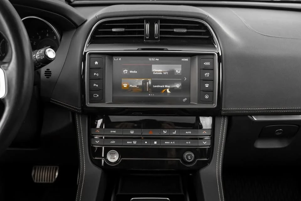2018 Jaguar F-Pace - Image 16 of 20