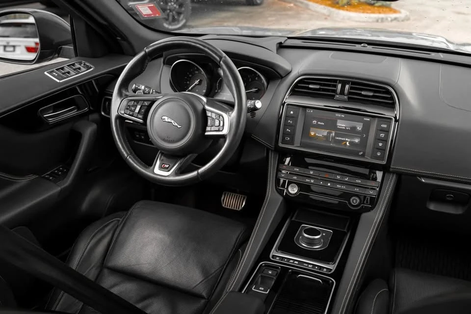 2018 Jaguar F-Pace - Image 15 of 20