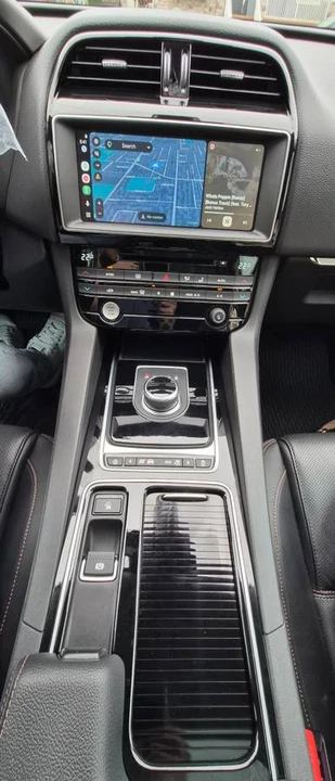 2018 Jaguar F-Pace - Image 13 of 19