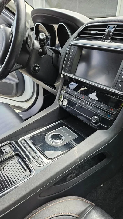 2018 Jaguar F-Pace - Image 10 of 10