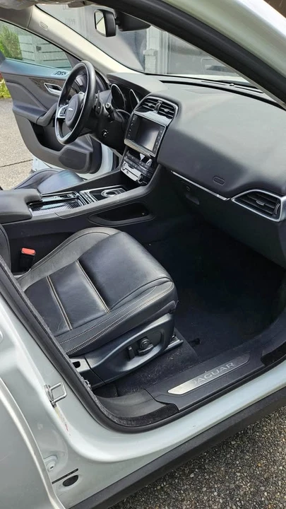 2018 Jaguar F-Pace - Image 9 of 10