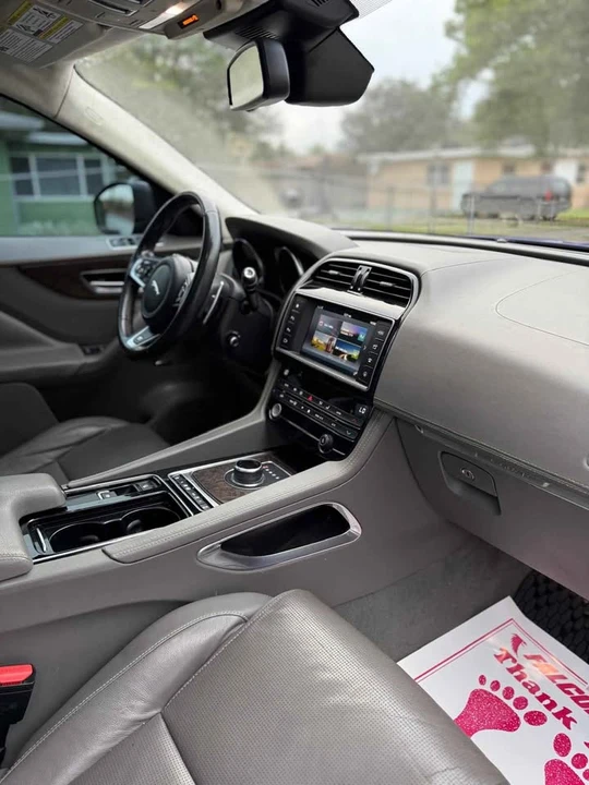 2018 Jaguar F-Pace - Image 10 of 18