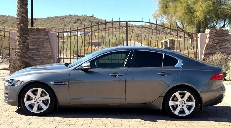2018 Jaguar XE - Image 5 of 20