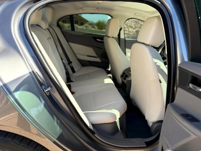 2018 Jaguar XE - Image 15 of 20