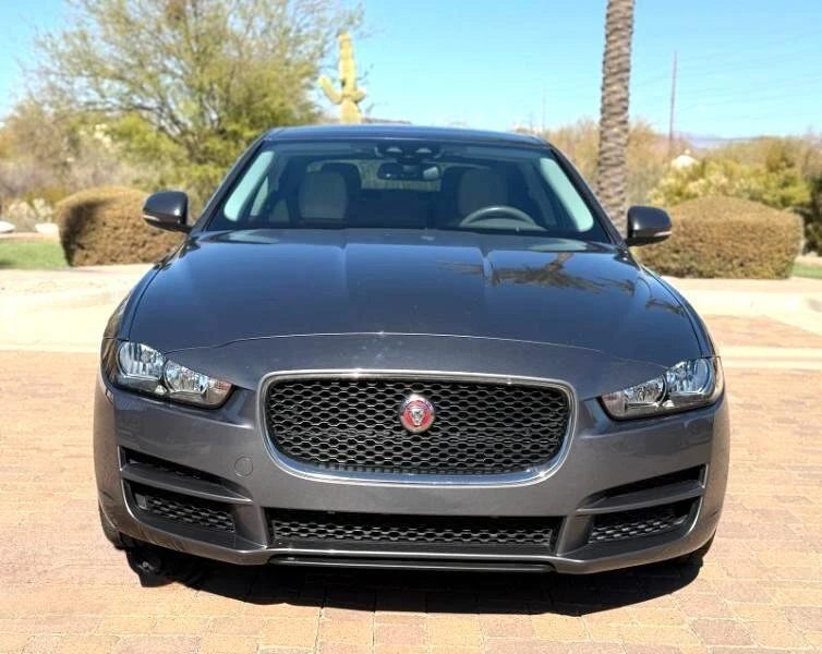 2018 Jaguar XE - Image 7 of 20