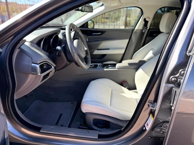 2018 Jaguar XE - Image 13 of 20