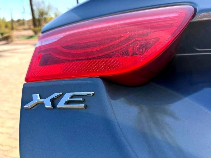 2018 Jaguar XE - Image 10 of 20
